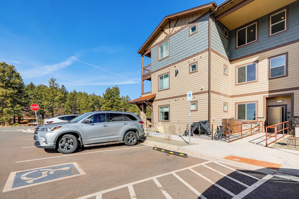 1 Mi to Dtwn Flagstaff: Condo w/ 2 Balconies!