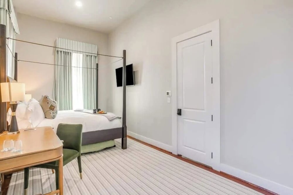 Nutt House Hotel