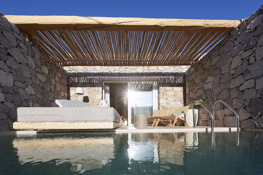 Artemis Seaside Resort