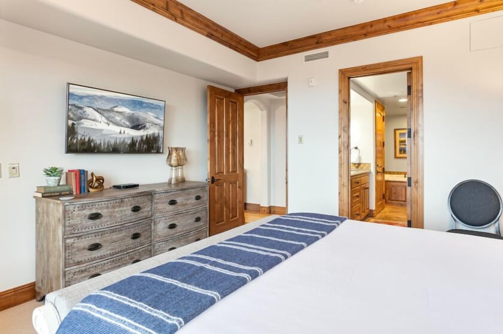 Grand Lodge - 3 Bedroom Deluxe #407 - Ski-in/out 3 Condo
