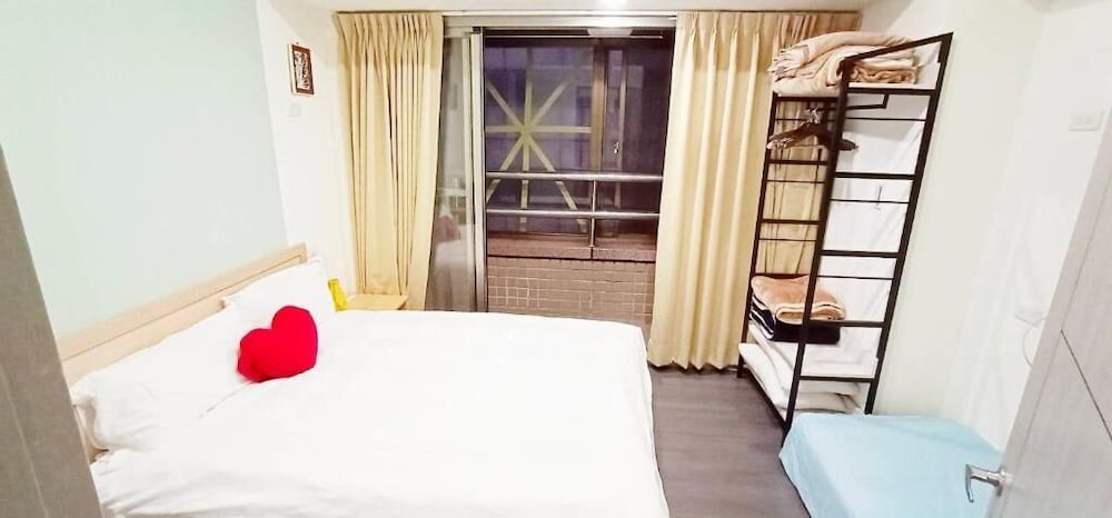 Hula Hotel - Hostel