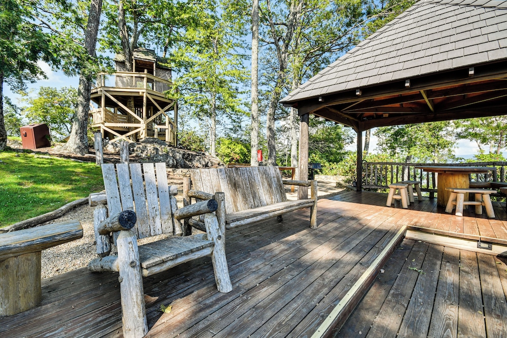 Condo w/ Private Balcony 6 Mi to Pisgah NF!