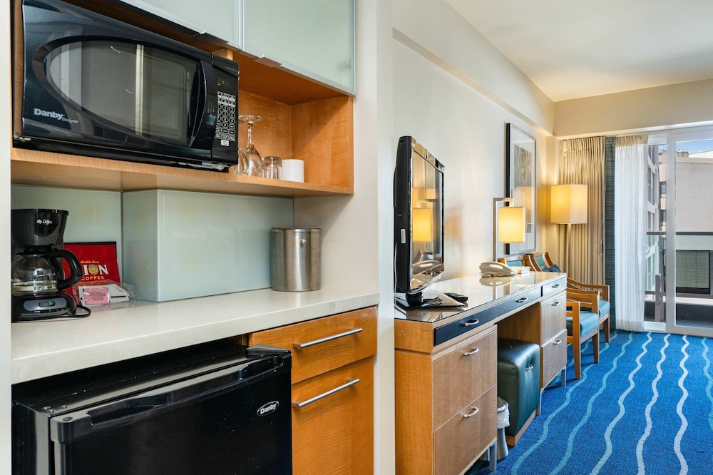 Ala Moana Hotel Room Near Beach