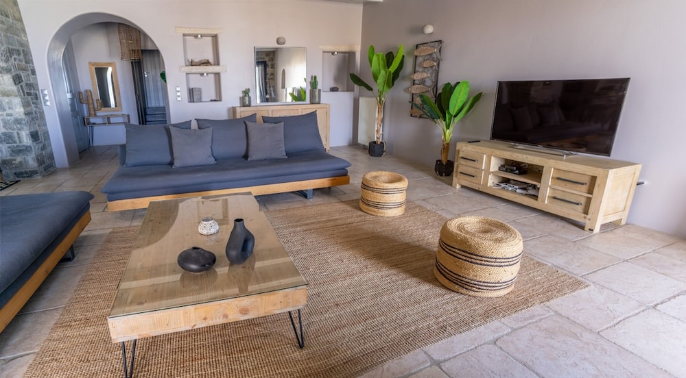 Luxury Villa Delphinus - Allparos Villas