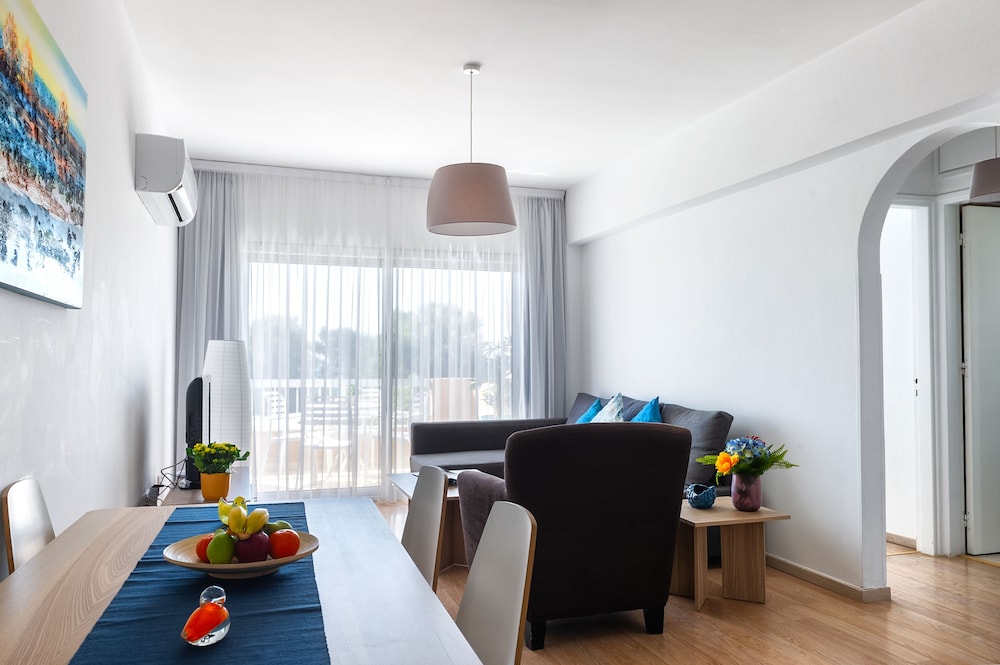Limassol Vacations - Pebble Beach Holiday Apartments - Property Image 8