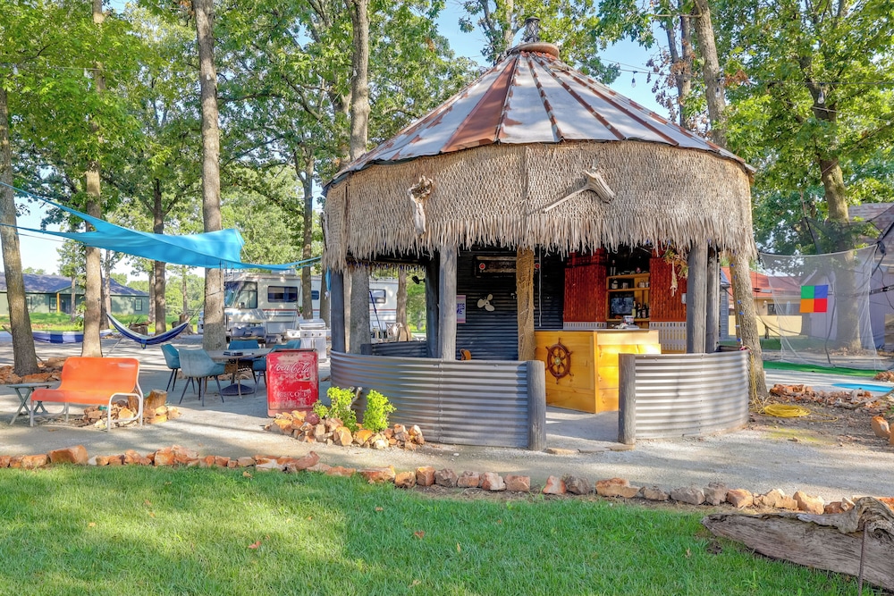 Walk to Grand Lake: Pet-friendly Grove Getaway!
