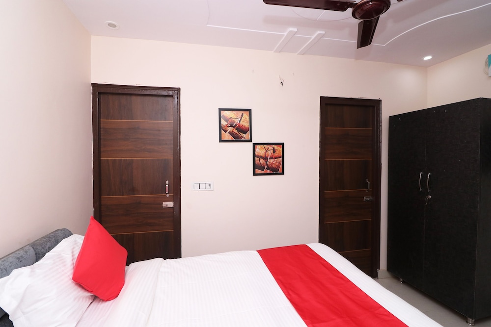 OYO 44999 Jaypee Studios view 3