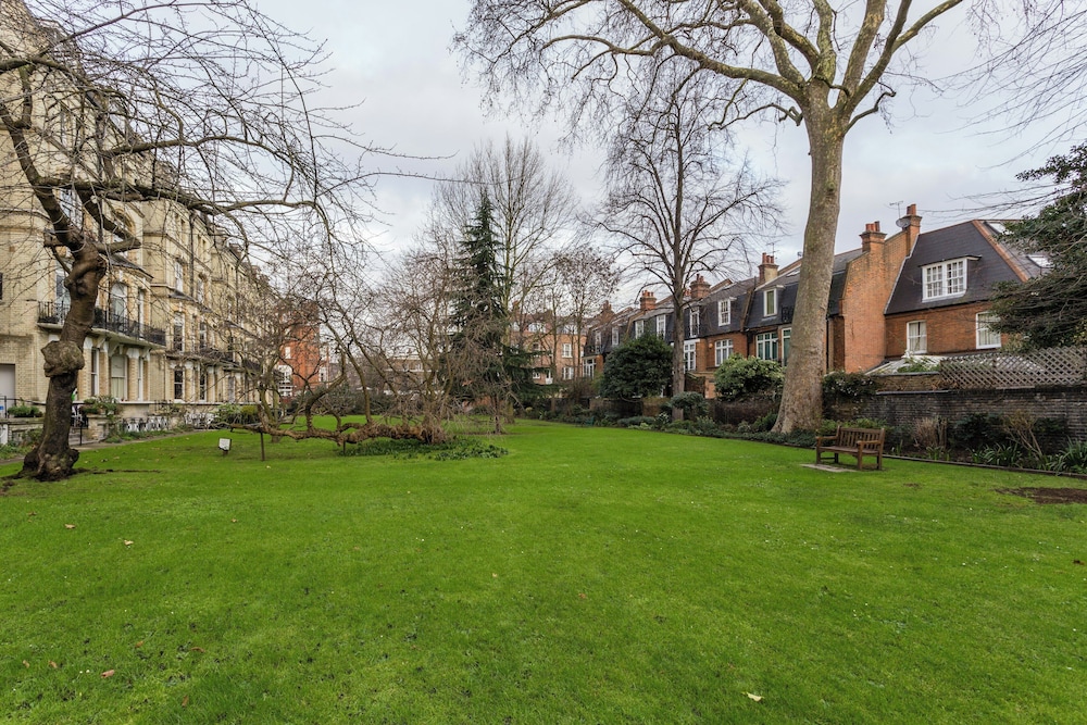 Elm Park Gardens XI by Onefinestay