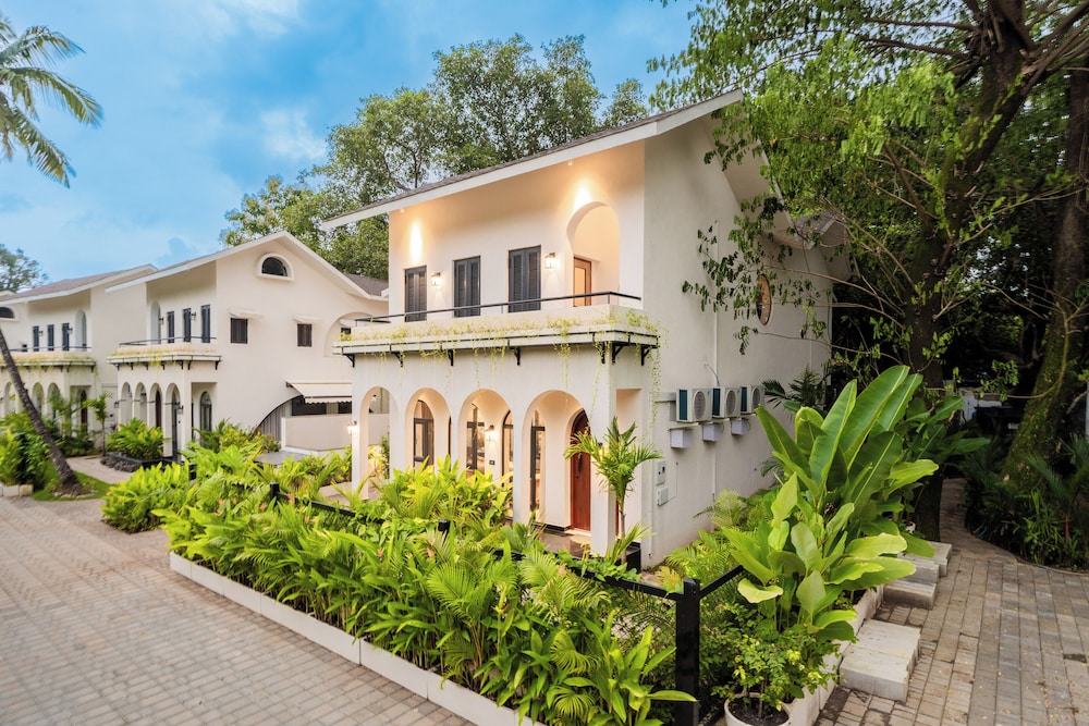 BellaVie | 3-BHK Villa With Private Pool & TV Lounge Area In A Gated Complex