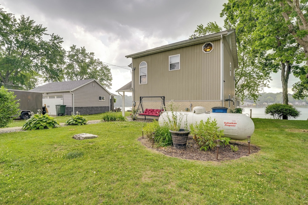 Kayaks, Rowboat & Game Room - Lake Gilead Getaway!