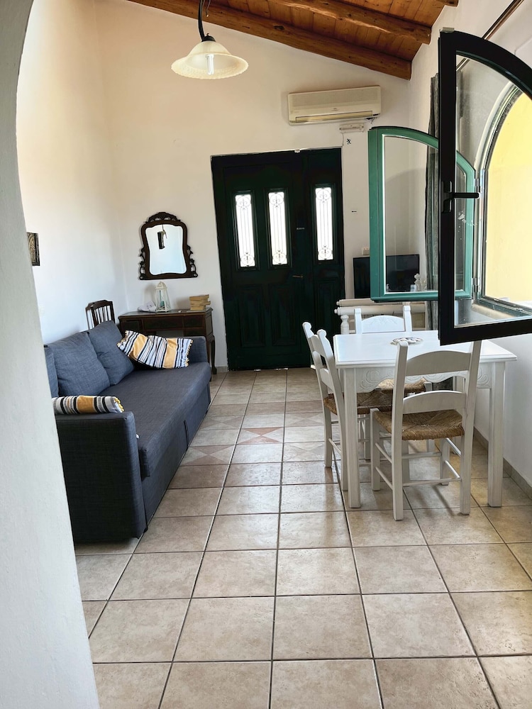 Skandalis Traditional Suites