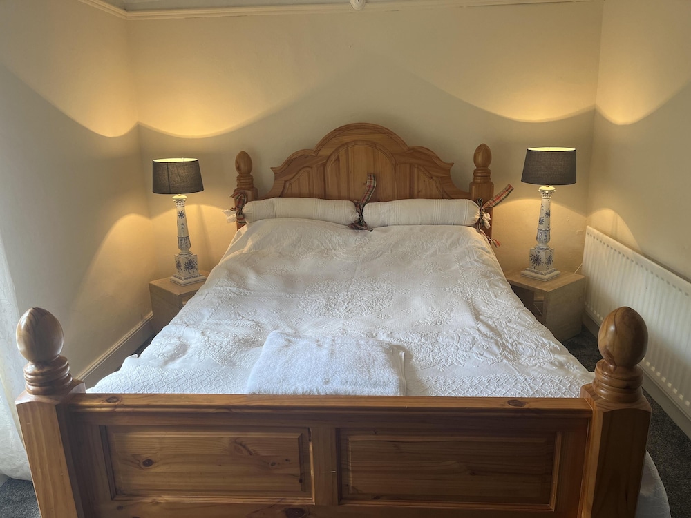 Peaceful Riverside Cottage in Machen, Caerphilly view 5