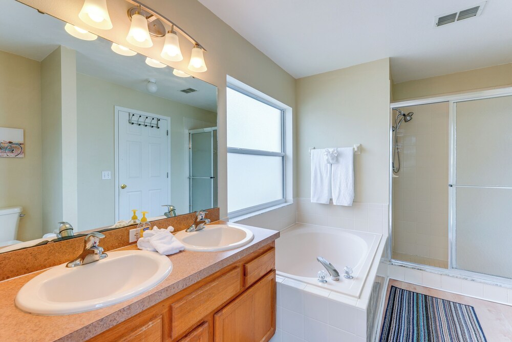 Family Home w/ Pool: Visit Disney & Orlando Parks!