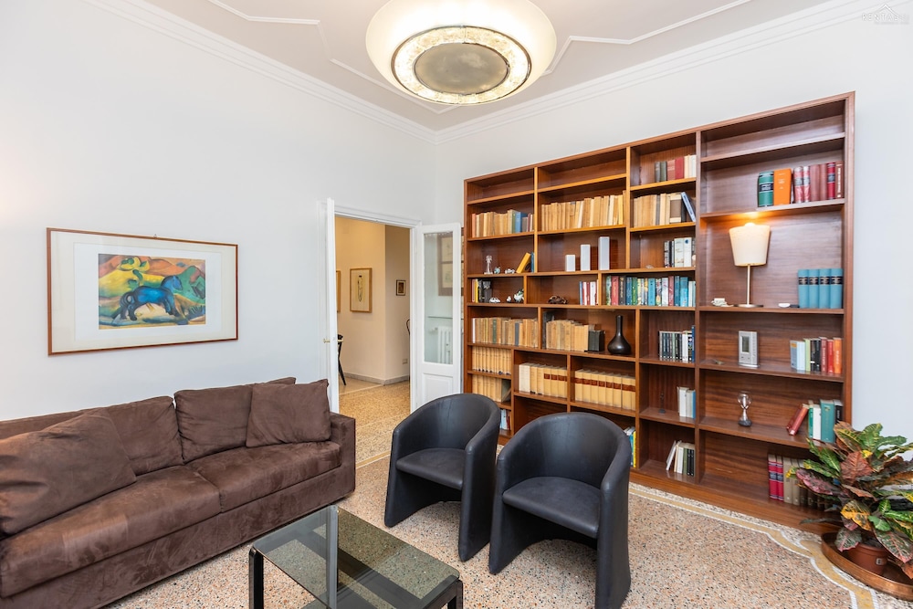 Clodia 5 Apartment