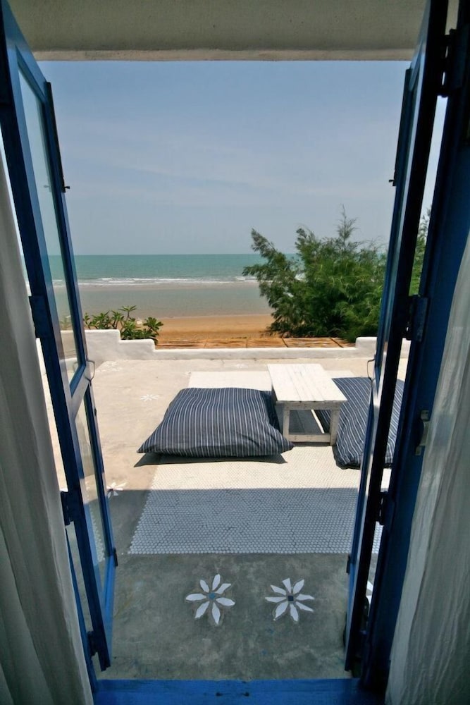 Hua Plee Lazy Beach