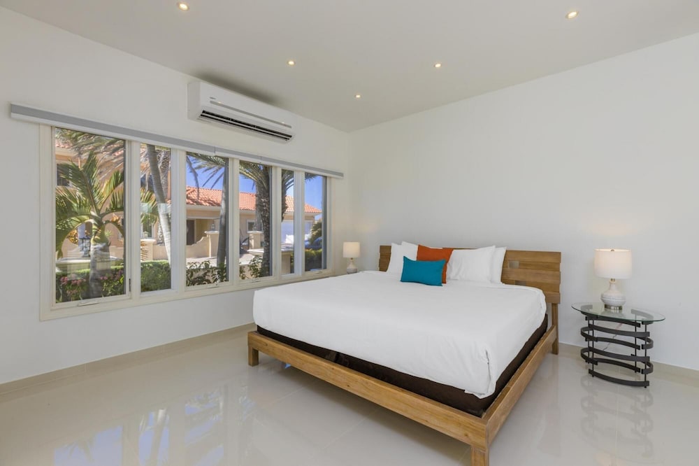 Brand NEW 4BR 5BA Villa w Privatepool Seaviews