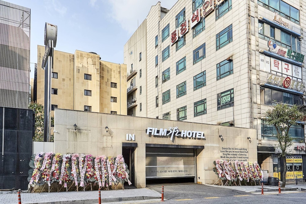 FILM37.2HOTEL