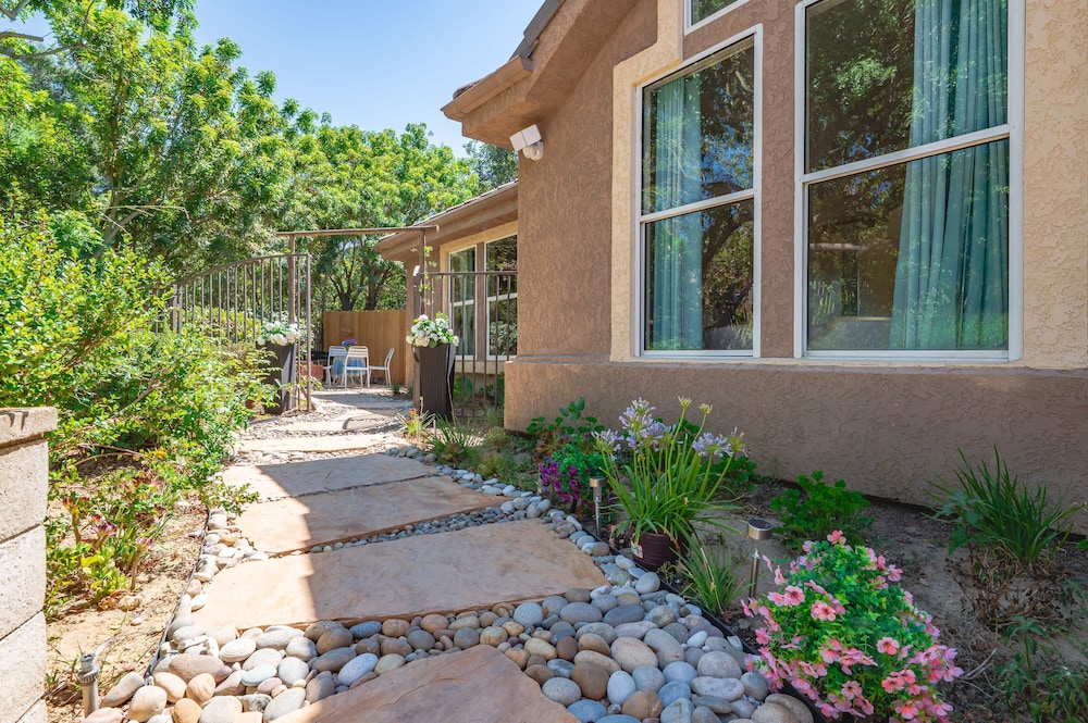 Tranquil Nature Retreat Private Garden Cozy Charm