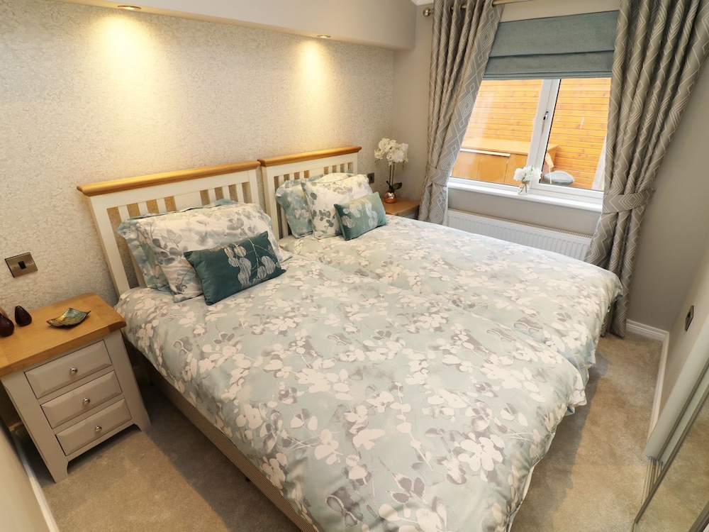 8 Waterside Wood view 2