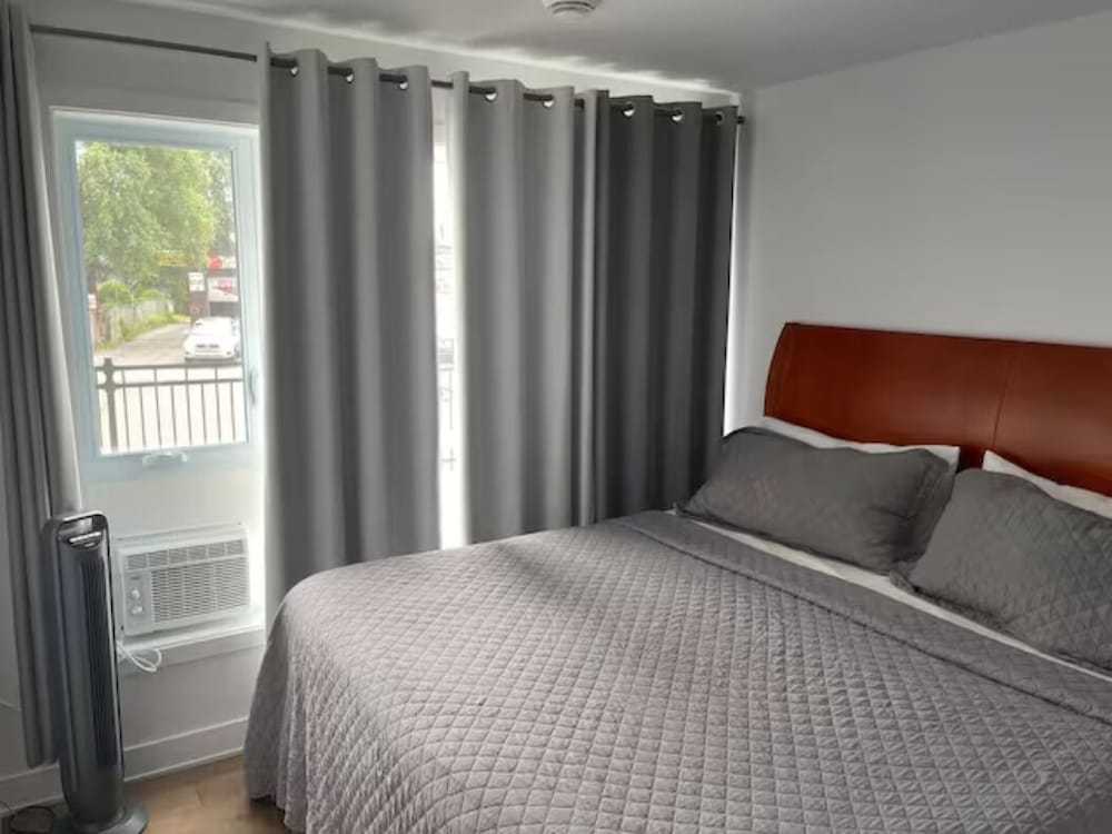 2001 Av. Beaconsfield