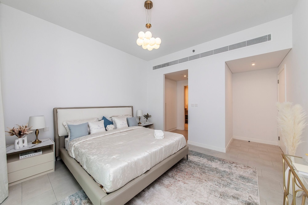 Luxury 2BR at La Vie with sea view