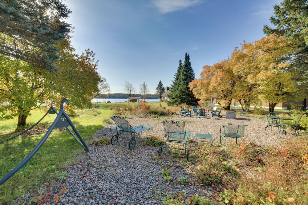 Copper Moose Cottage Historic Home w/ Game Room view 3