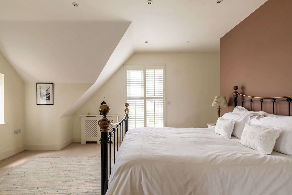 Light-filled Family-friendly Beach House