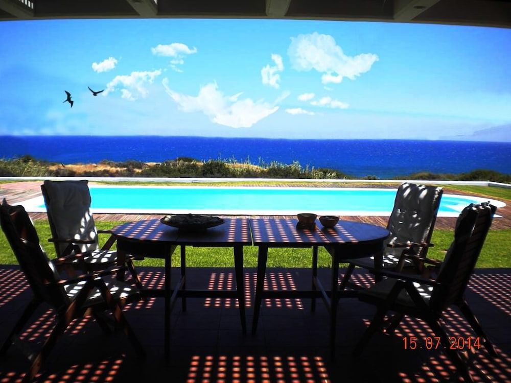 Cristelia Luxury Sea Front & Pool Villa