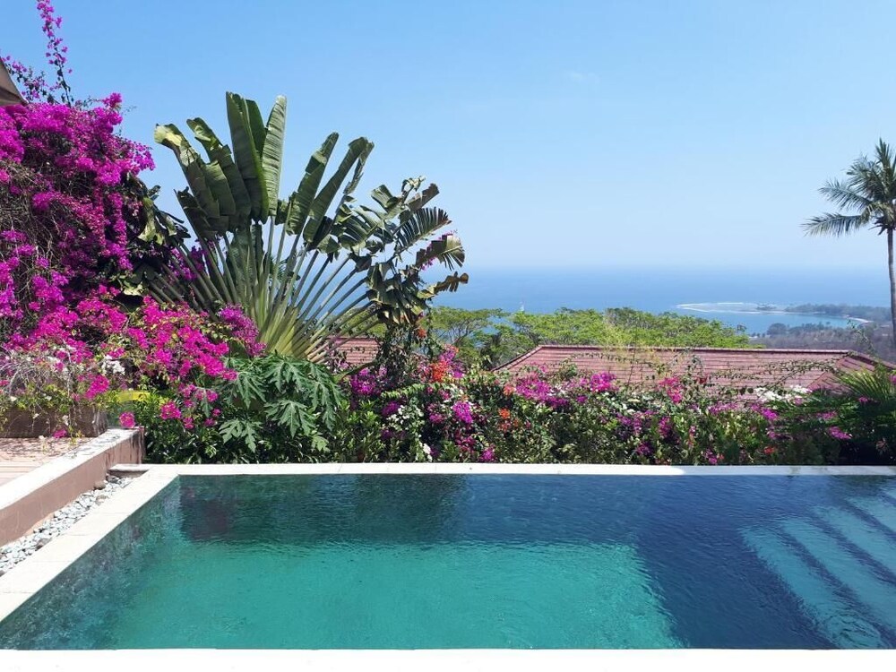Aomi Villa