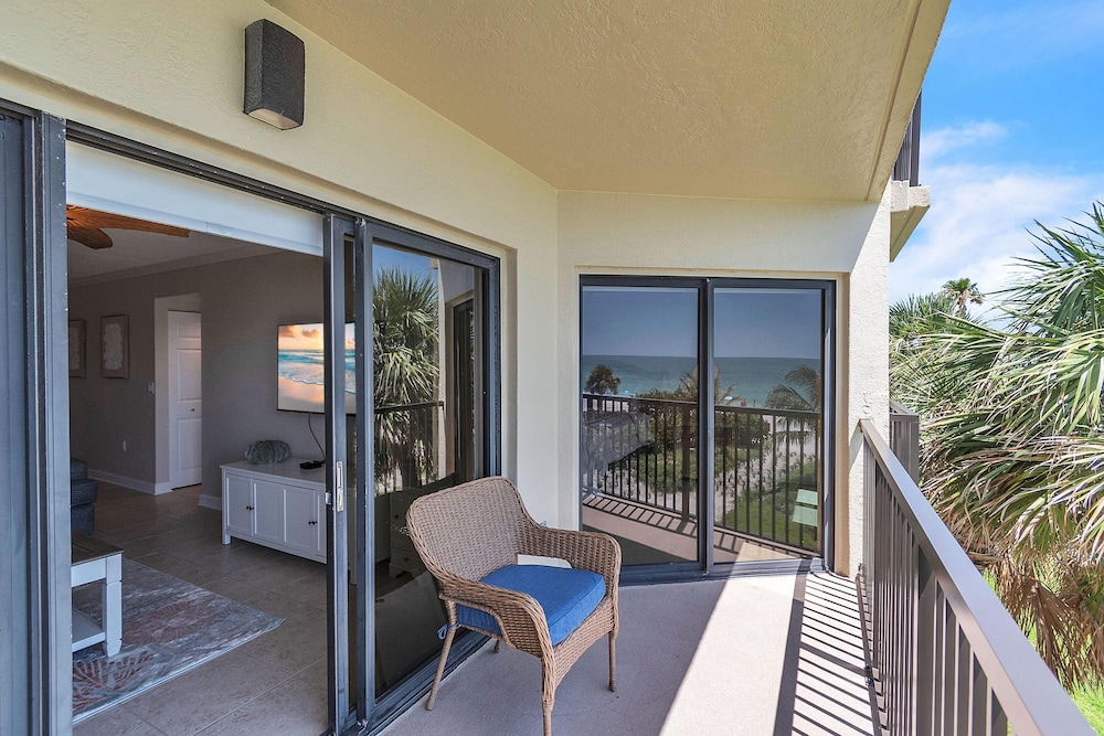 Land's End 11-306 Beach Front - Premier