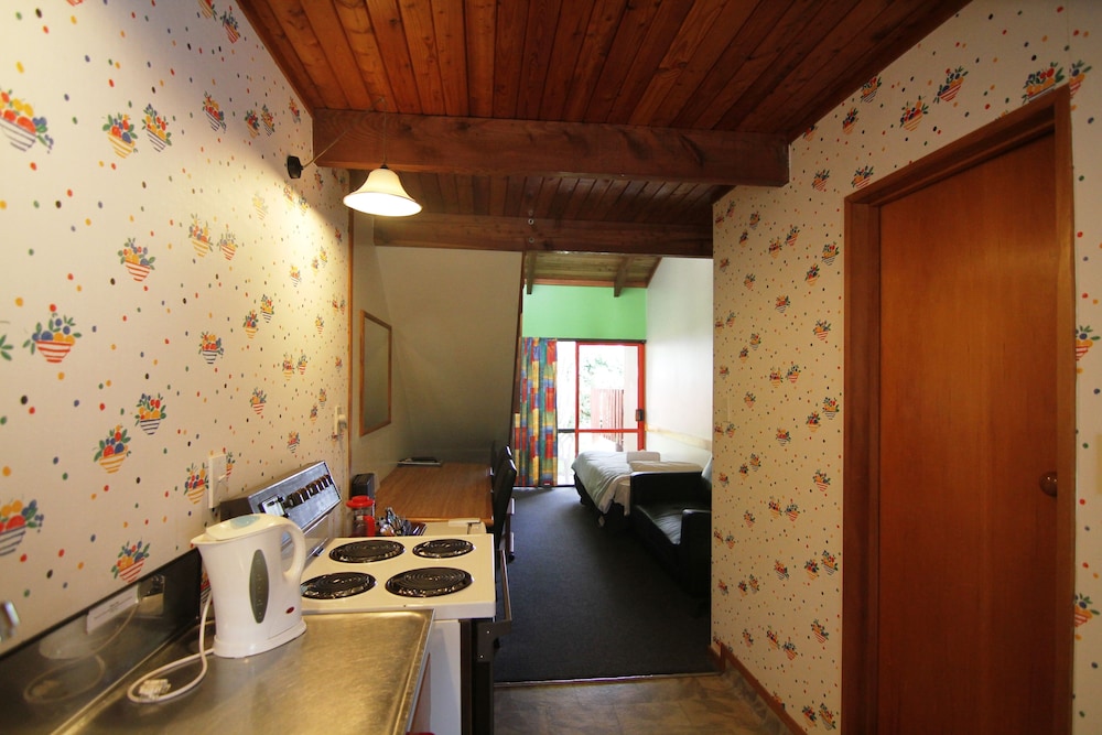 Larchwood Motel