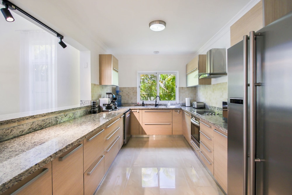 Luxury Golf Villa in Bavaro Cocotal Palma Real Pool Jacuzzi Staff