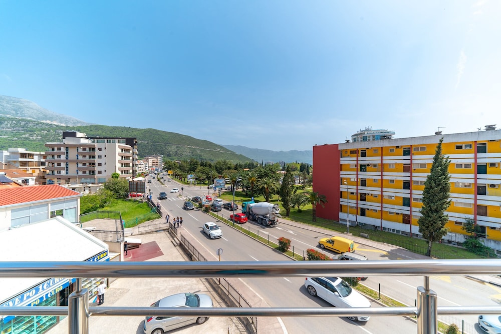 SMS Apartments