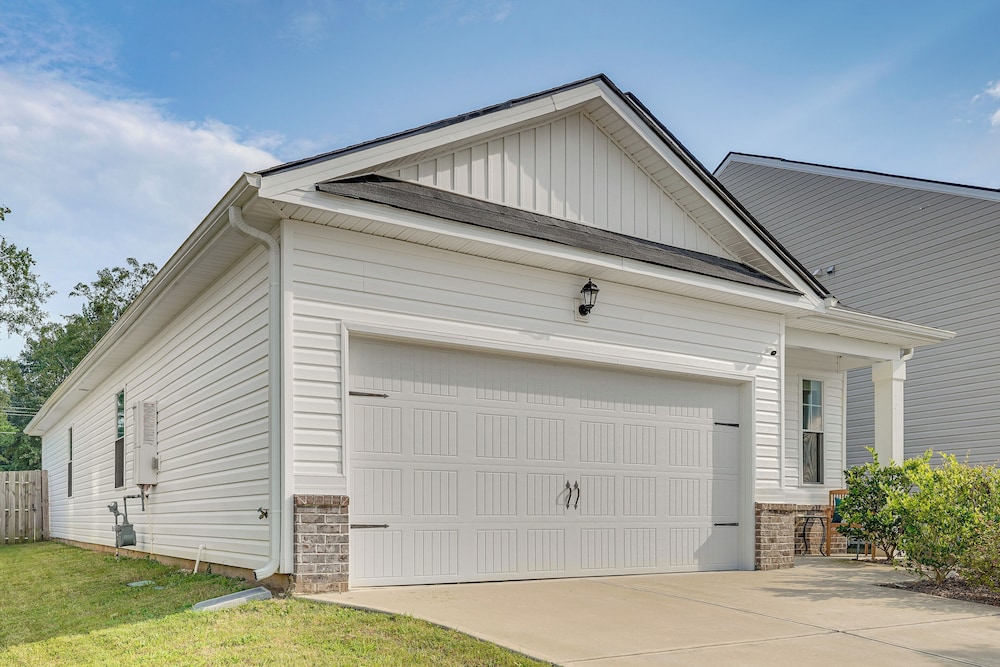 7 Mi to Dtwn Augusta! Modern Family Home