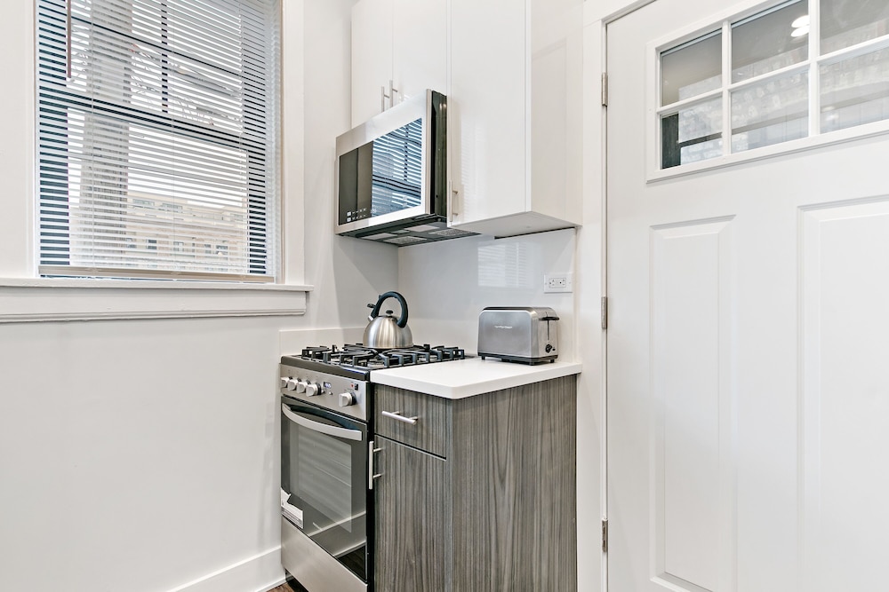 Central 1BR Retreat - Belmont E1