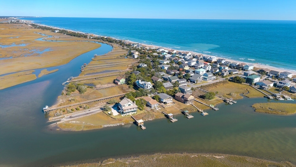 Santorelli's Seaside Serenety 4 Bedroom Home