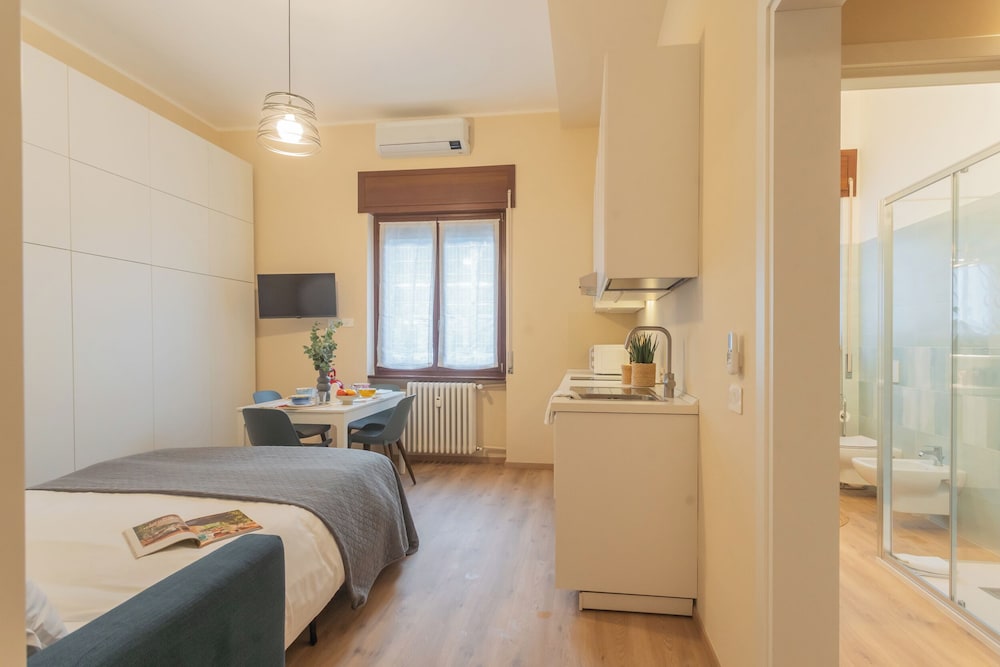 Simar Apartments nearby Como S.G. Train Station by Rent all Como