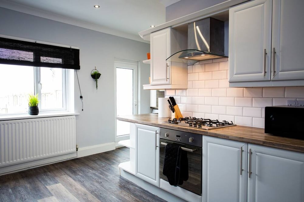 Large 3 Bed Apartment-sea Road