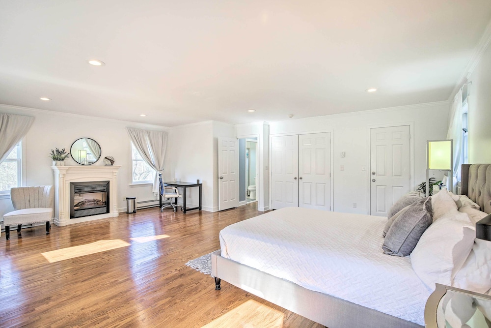 Easton Vacations - Elegant Connecticut Home: Fireplaces, Pet Friendly - Property Image 30