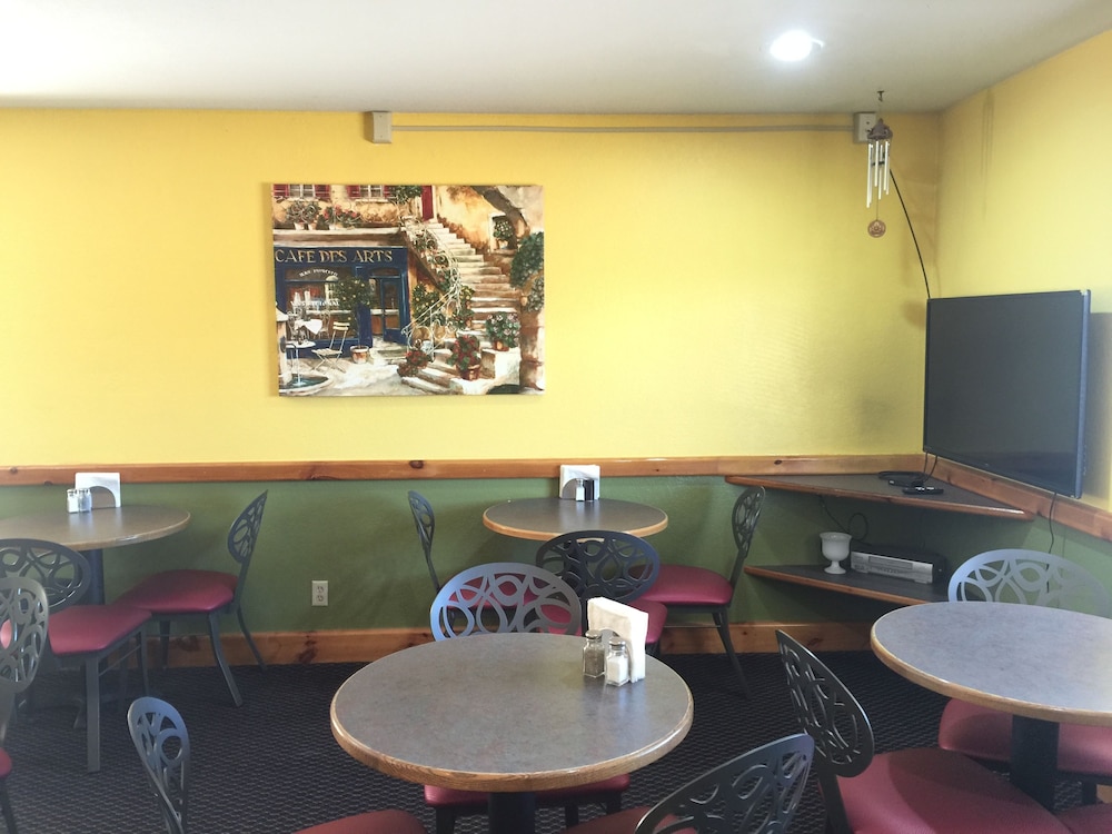 Garden City Vacations - Americas Best Value Inn Garden City - Property Image 10