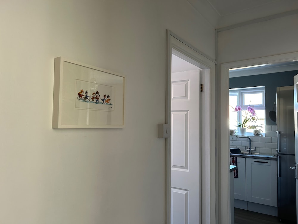 Homely 2-bed Apartment - Sleeps 3 & Parking
