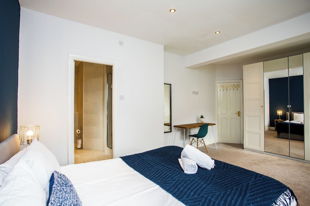 Spacious 5 Bed House Newcastle Gateshead view 4