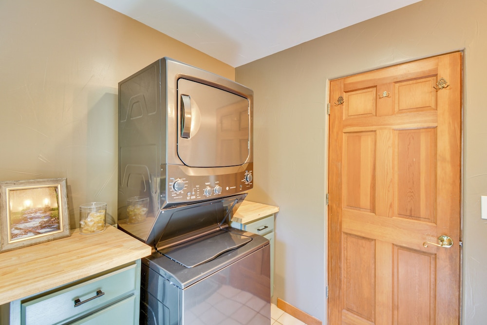 Hot Tub & Deck: Cabin Near Dtwn Alma & Breck
