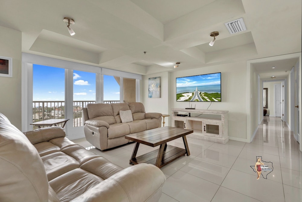 Bahia Mar-Solare Beachfront & Two Pools
