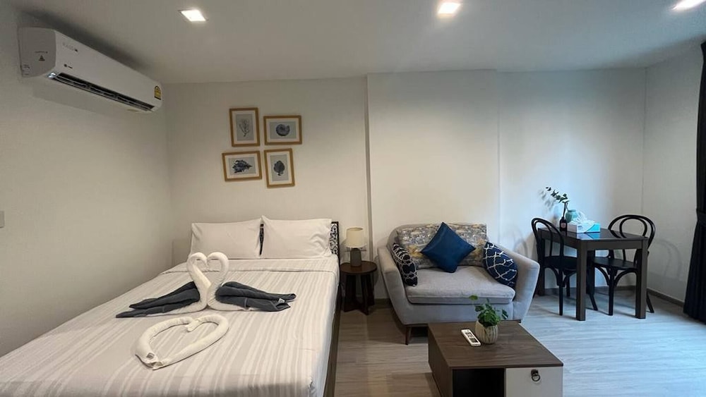 The Base - New Studio Great Location, Shared Pool