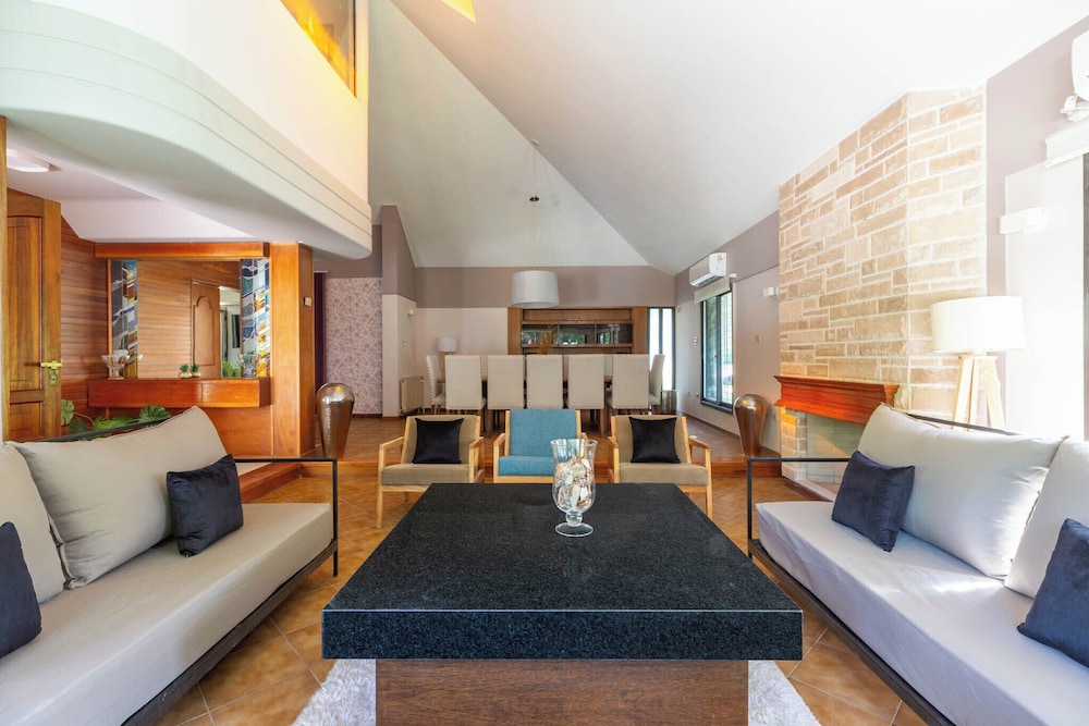 MOT Wine Country Mansion