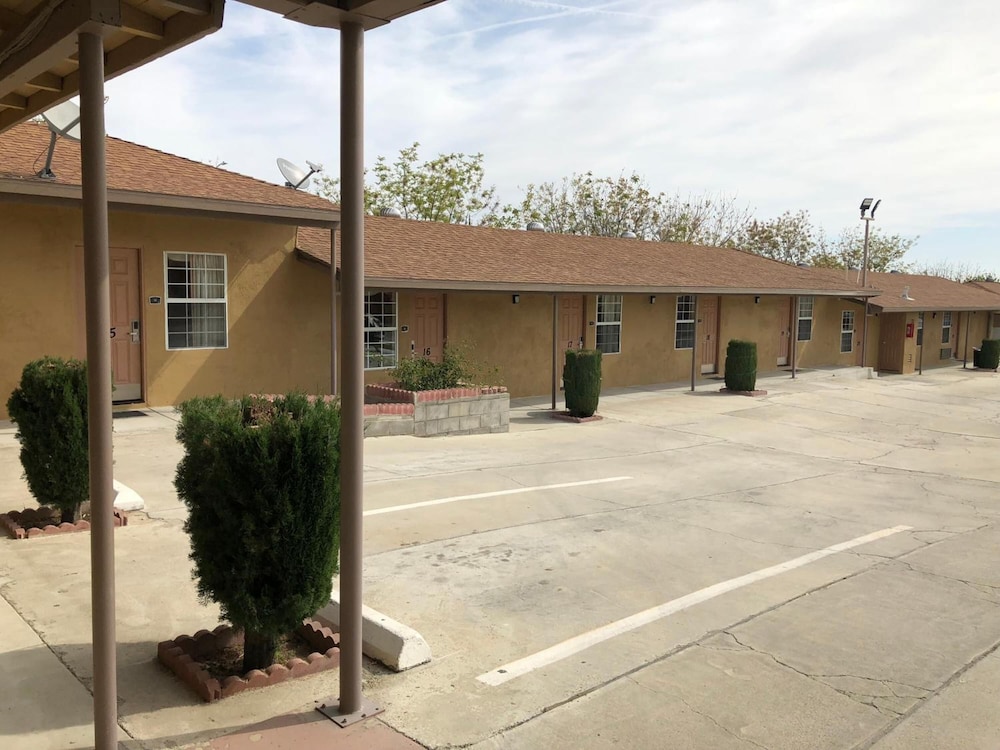Topper Motel