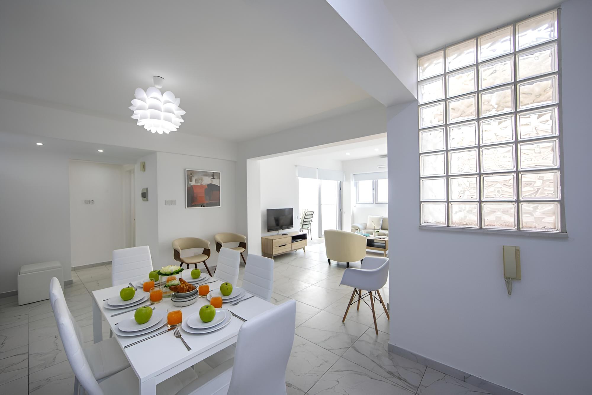 Larnaca Finikoudes Suite 405