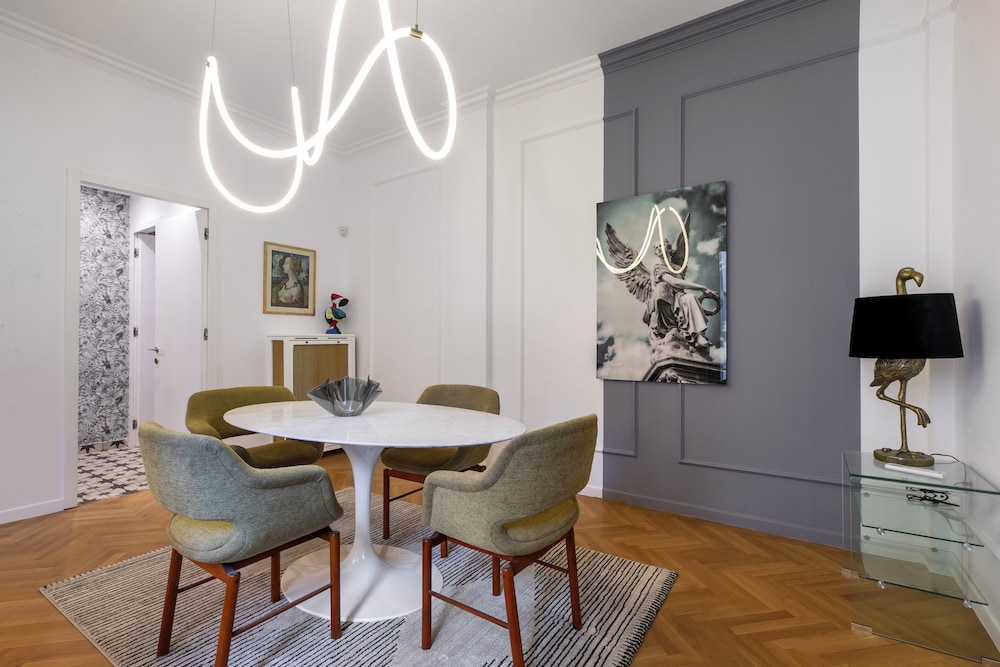 Elysia - 2-Br Apt & Balcony in Athens