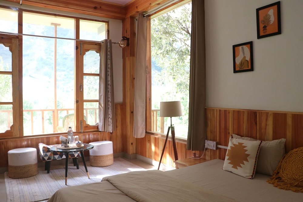 Boho Grove Cafe and Stay